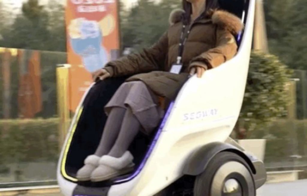 賽格威Segway最新自動平衡車採用蛋形輪椅設計