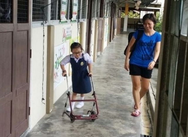 培養華小愛心接待．為1新生闢輪椅行道