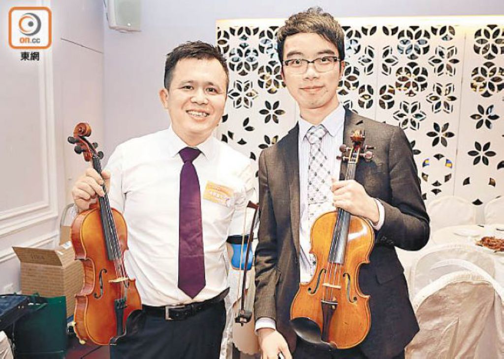 同樣熱愛拉小提琴，岑幸富（左）同林浩賢（右）惺惺相惜