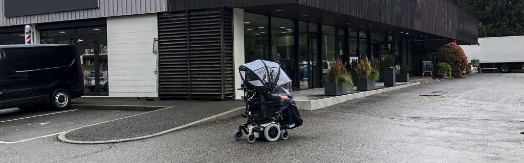 自行車，臥式三輪車，貨運自行車，機動踏板車和電動輪椅的天氣保護