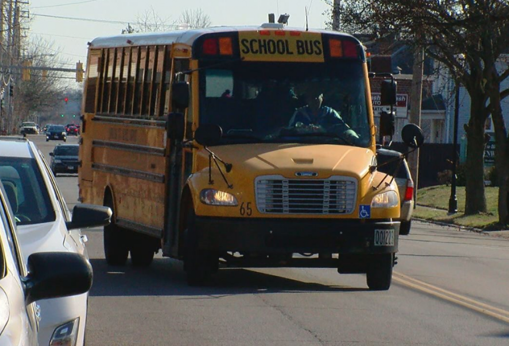 巴士司機為學生建造輪椅坡道