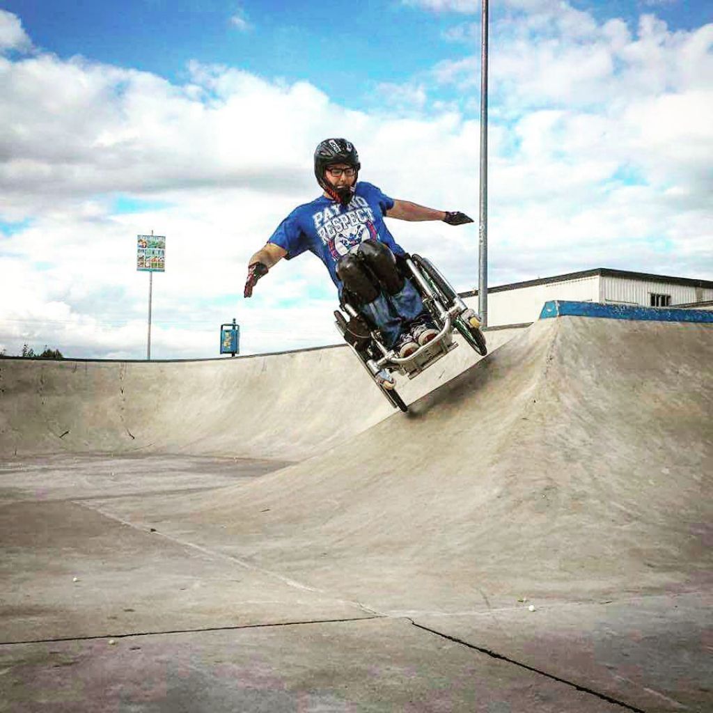 Wheelchair Motocross是極限輪椅，如果一生都將在輪椅上度過，還是有追求飆升腎上腺素的方式