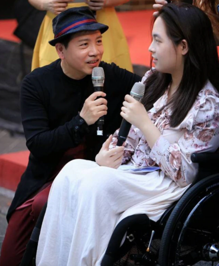 陳凱倫（左）分享自己的經歷鼓勵Vivian。