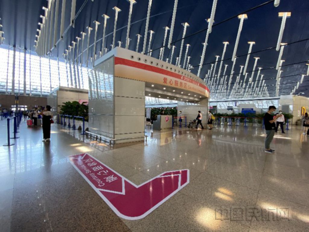 一站式服務輪椅旅客東航與浦東機場打造“愛心服務區”