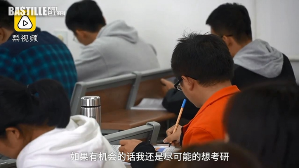 推輪椅接送次子 慈母無言照顧3殘障兒：全家健康就高興