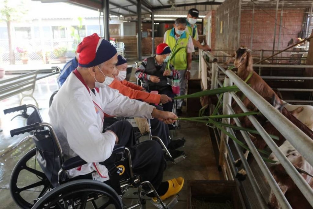 白河榮家樂齡有愛無礙 坐輪椅出遊趣