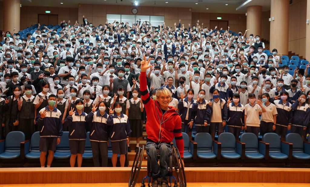 永不妥協的輪椅舞者 鄭自強臺南慈中開講