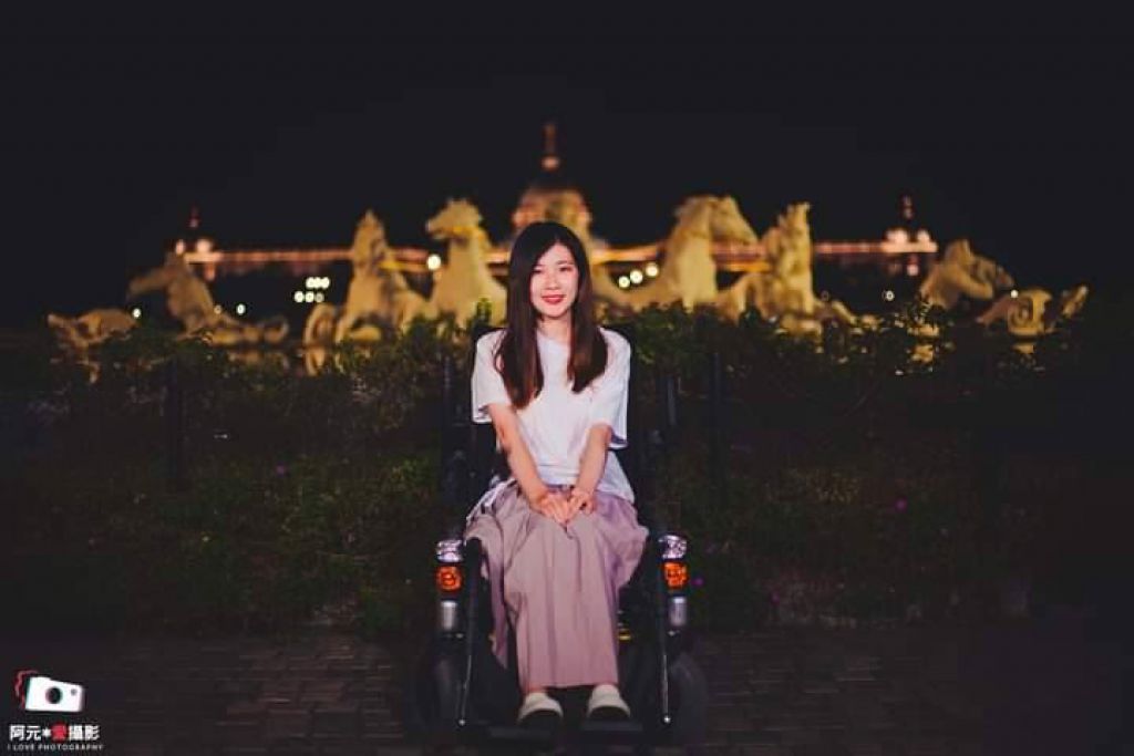 雪莉很感谢一位团拍摄影师把自己当家人，图为这位摄影师的作品