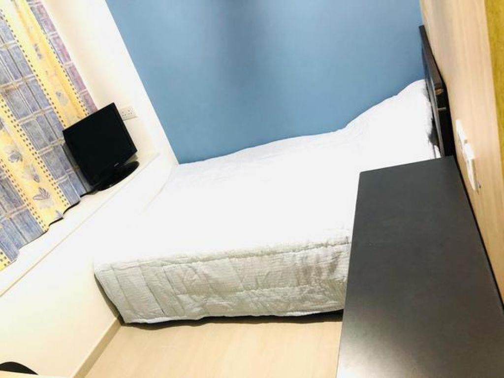 嫲嫲房︰房內電器和燈飾都是雙燈掣設計，即使上床後亦方便開關