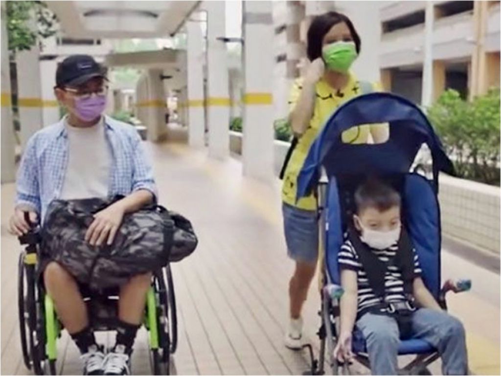 父子同患罕见病，须妈妈一人照顾他们。