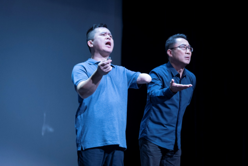 與劇場視形傳譯員配合演出