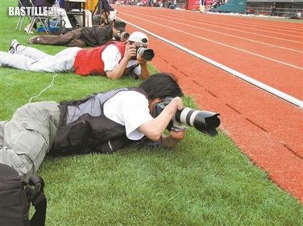 截去雙手自學成攝影師 為殘疾人士拍沙龍盼鼓舞人心