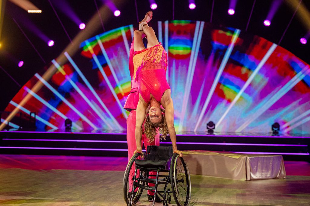 比爾吉特·斯卡斯坦（Birgit Skarstein）是坐在輪椅上的第一人稱挪威與星共舞