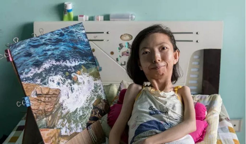 山西女8歲全癱 臥床30餘年 卻憑超人毅力以畫筆創造最感人童話