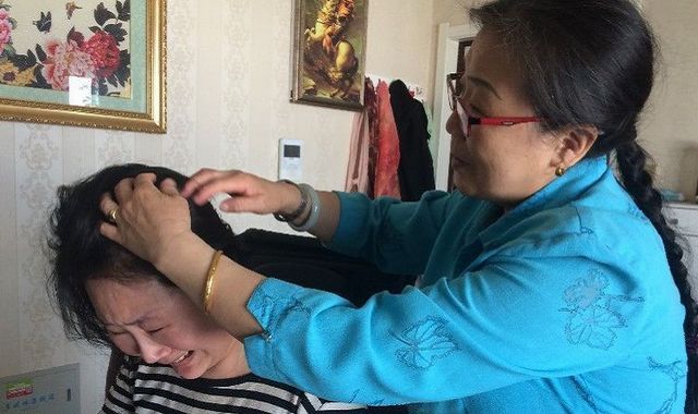 每天都花時間照料媳婦。