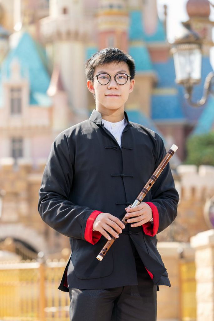 笛子乐手李梓成有中度弱听问题，但无阻他在港大修读音乐系。