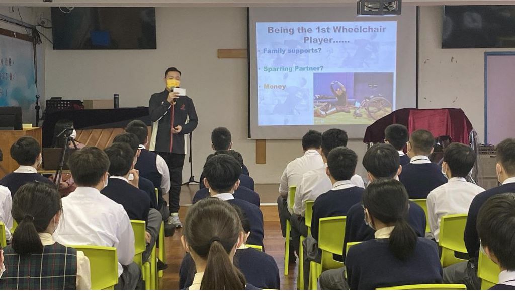 陈浩源不时到中小学出席生命讲座，分享个人经历。