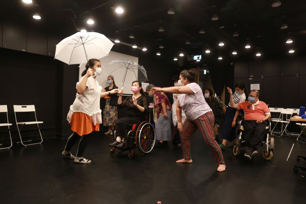 輪椅人士阿Joy、自閉症女孩樂兒、後天失明的Trada及南亞舞者皆是兩地書舞者之一。