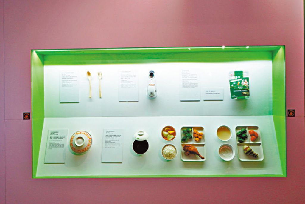 展覽展出機構特意為長者設計軟餐的模樣。