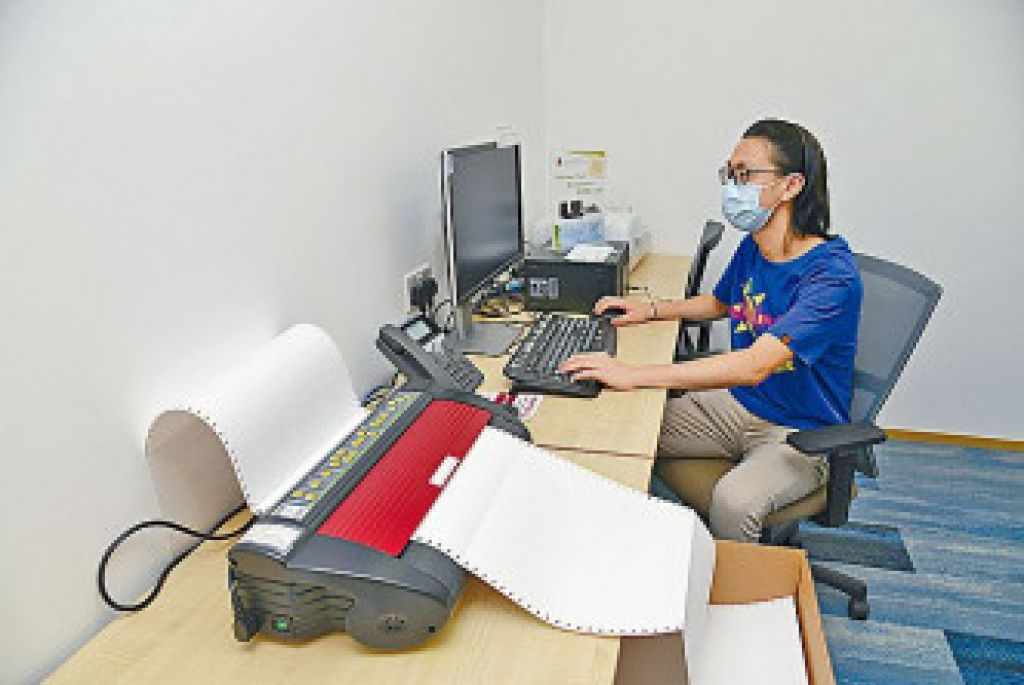 中大每间图书馆均设有点字打印机及SEN学生专用的电脑。