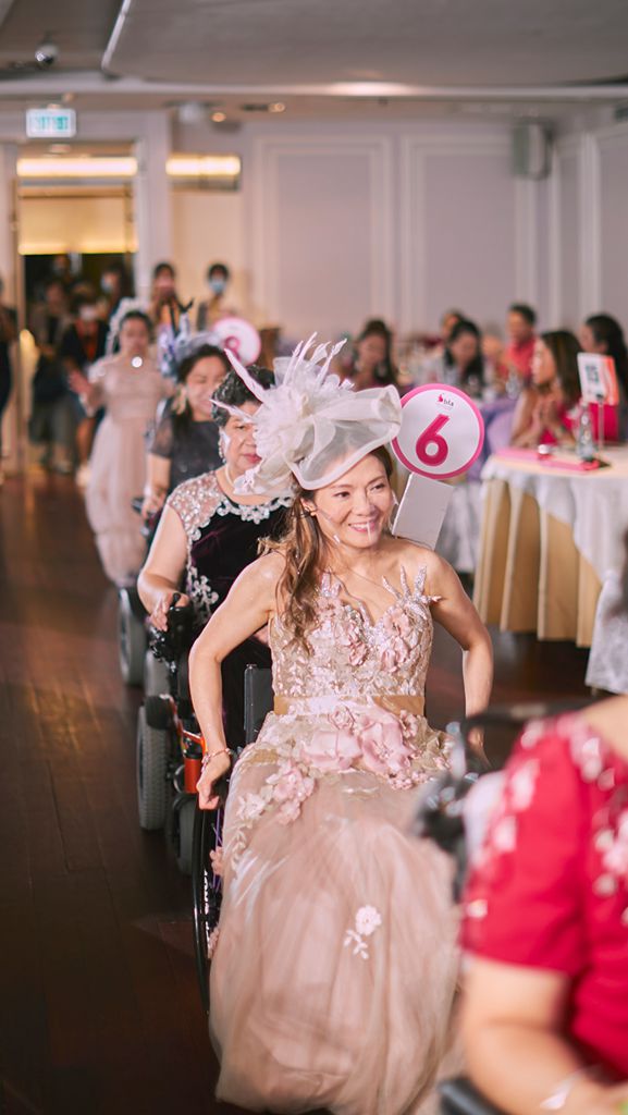 香港女障協進會與BLA 亞太女企業家協會等機構合作，邀請九位輪椅女士參與時裝秀，為女障協會購置⼀部電⼦輪椅測量儀進行籌款。