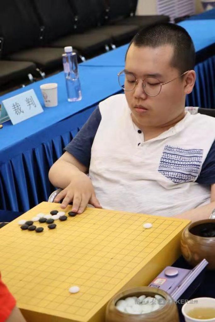 轮椅上的特殊博弈 青海残疾棋手谢海涛兰州交流记