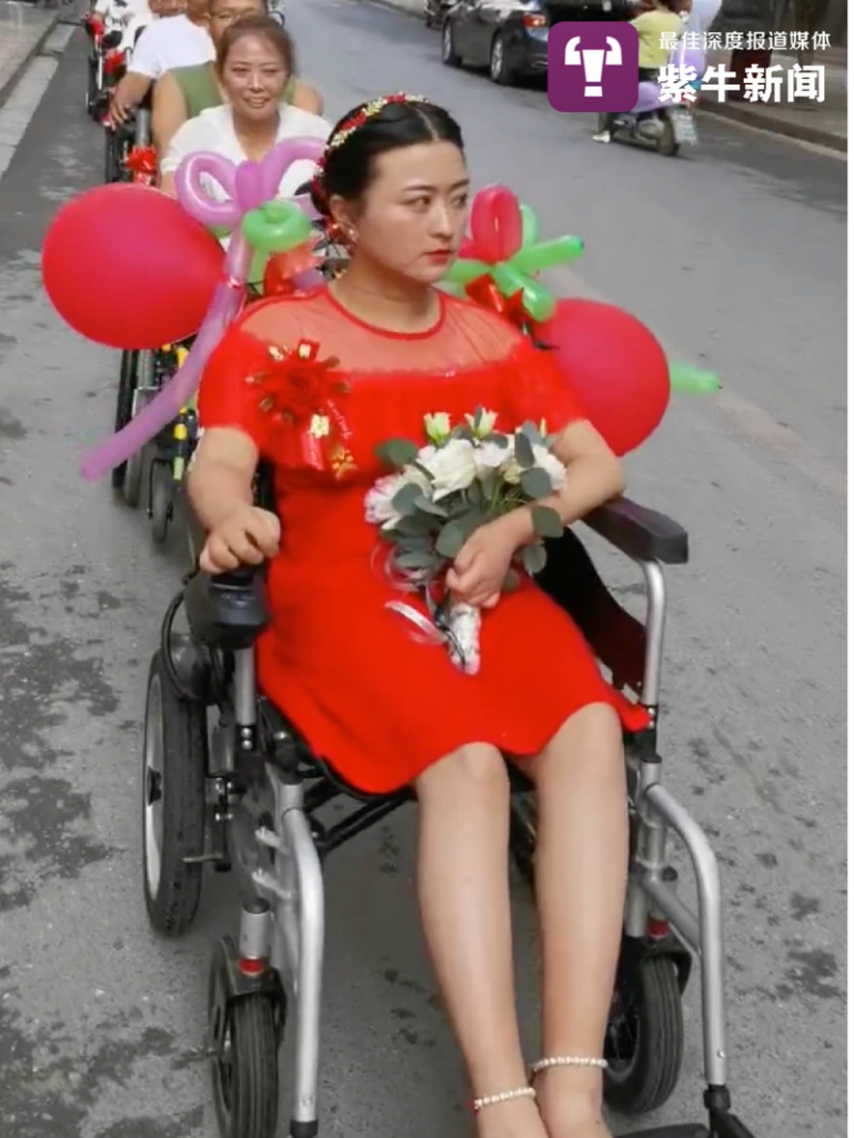 貴州另類送親車隊…15輪椅護「嫁」 殘疾女洋溢幸福