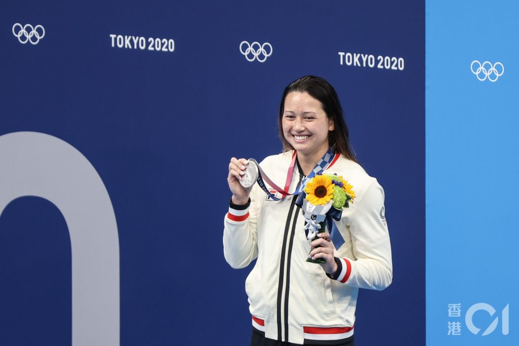 何詩蓓以破亞洲紀錄成績奪得個人第二面銀牌。