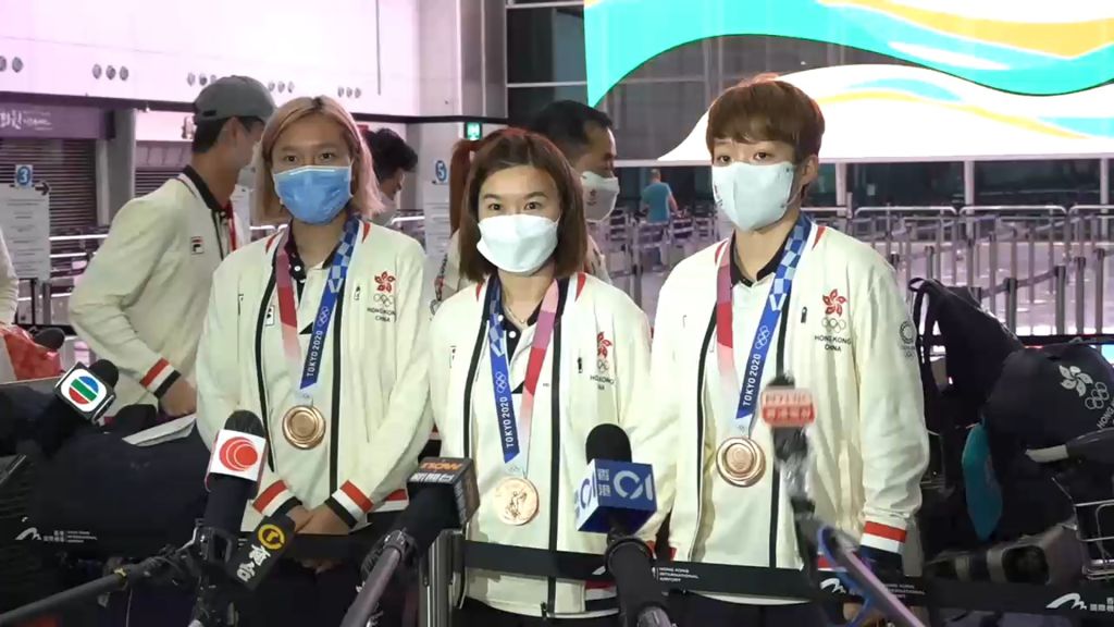奧運銅牌得主蘇慧音、李皓晴、杜凱琹，以及乒乓女團團隊返港。