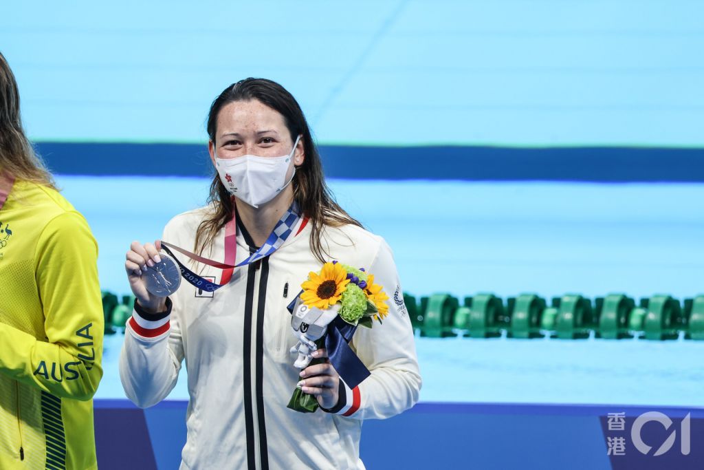 何詩蓓以破亞洲紀錄成績奪得個人第二面銀牌。