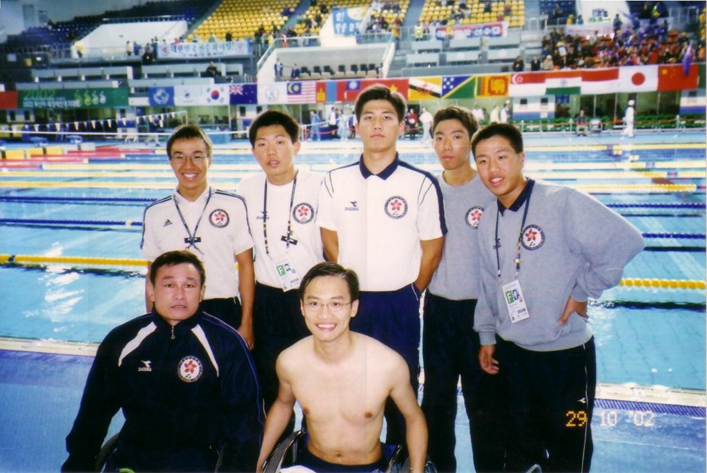 譚偉業（右一）曾經代表香港出戰多個國際泳賽。
