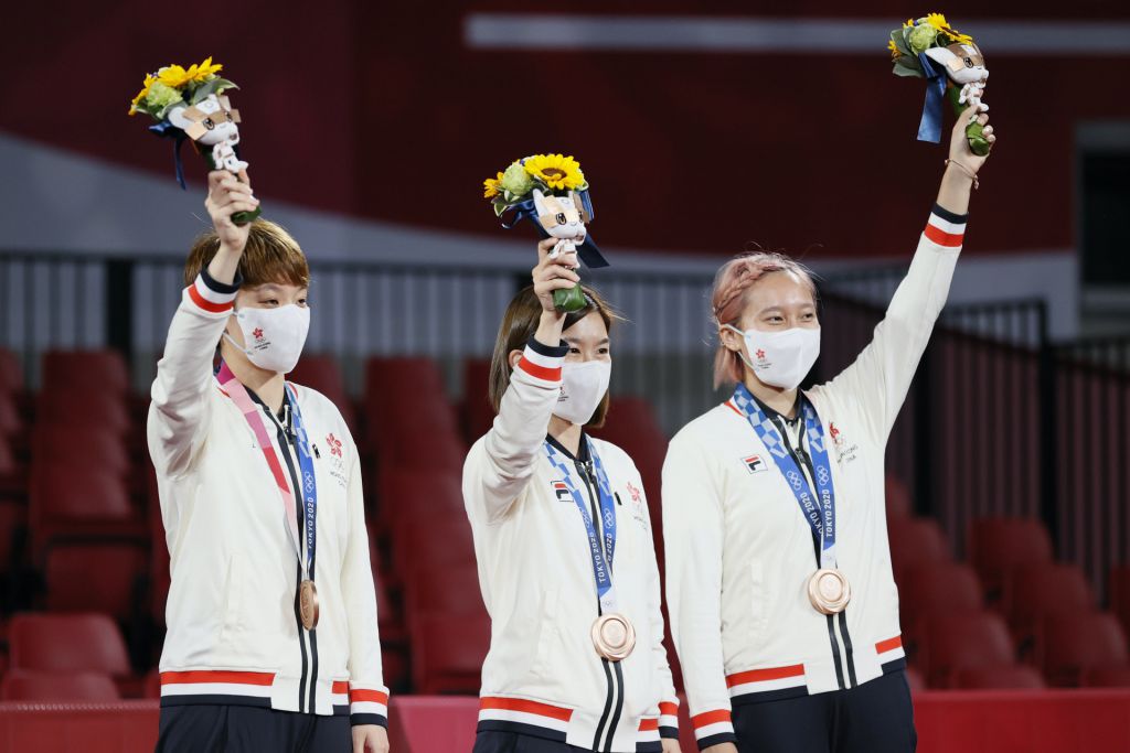 杜凯琹、李皓晴、苏慧音，女子乒乓球团体铜牌。