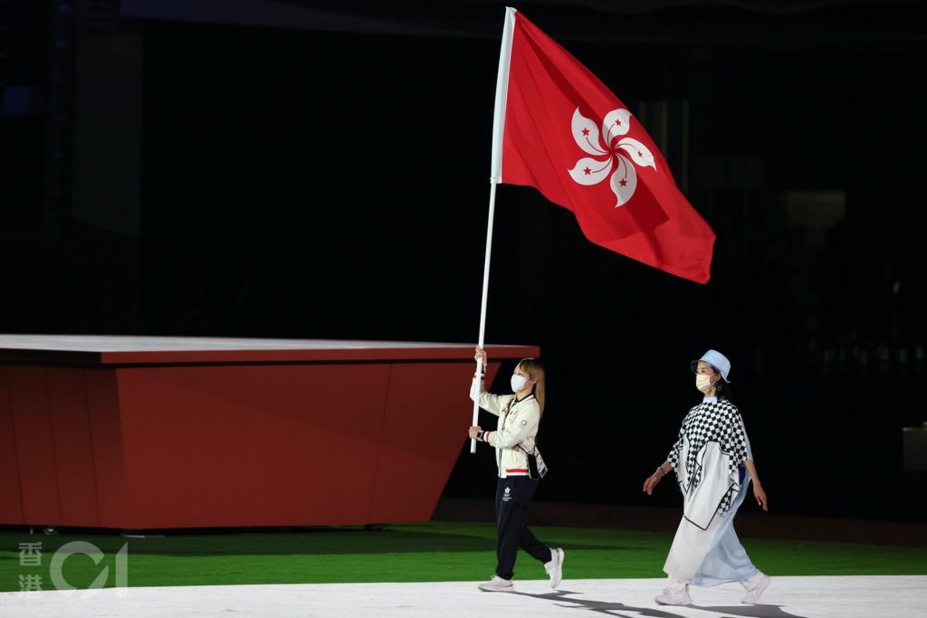 8月8日，日本東京，港隊由劉慕裳擔任閉幕禮持旗手。