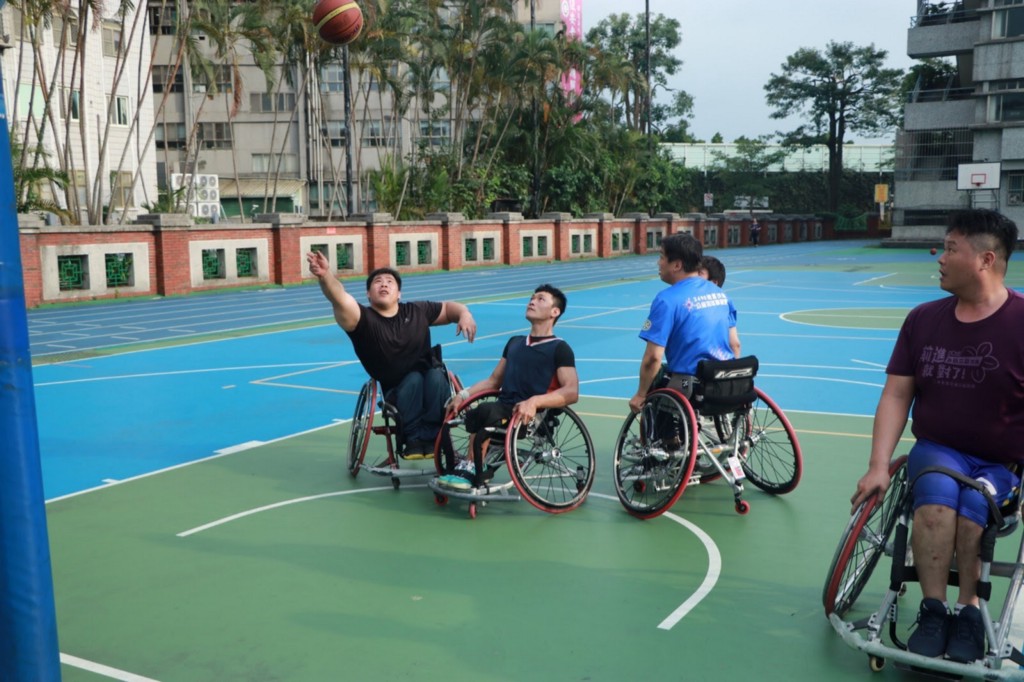 運動可以讓身障患者多走出戶外。