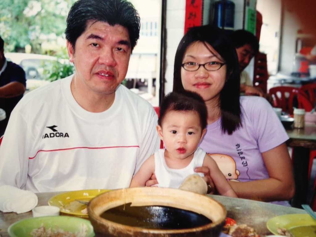 Bill哥有仔儿孙女，家庭美满，女儿在马来西亚定居。