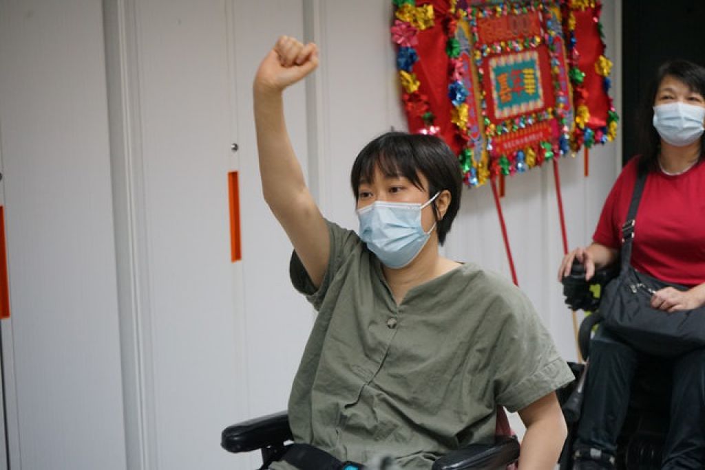 张微4岁起便开始练习体操，曾经是体操界的明日之星。