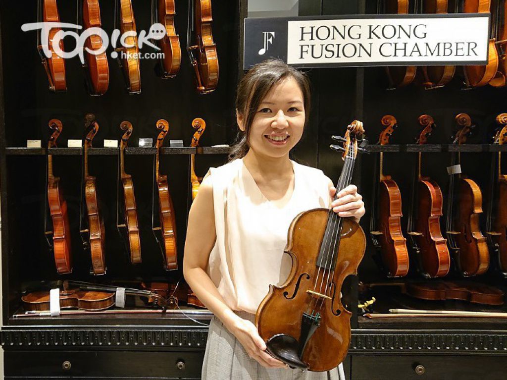 樂團創辦人兼小提琴手司徒秀麗(April) 於英國Univeristy of Bristol 碩士畢業，2010年投身音樂教育。