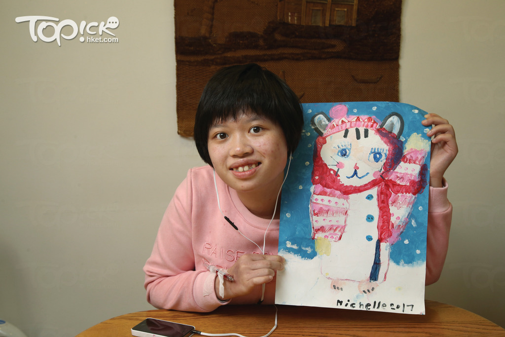 瑤瑤很享受畫畫，全靠老師及媽媽的忍耐與堅持，她能發展自己的興趣。