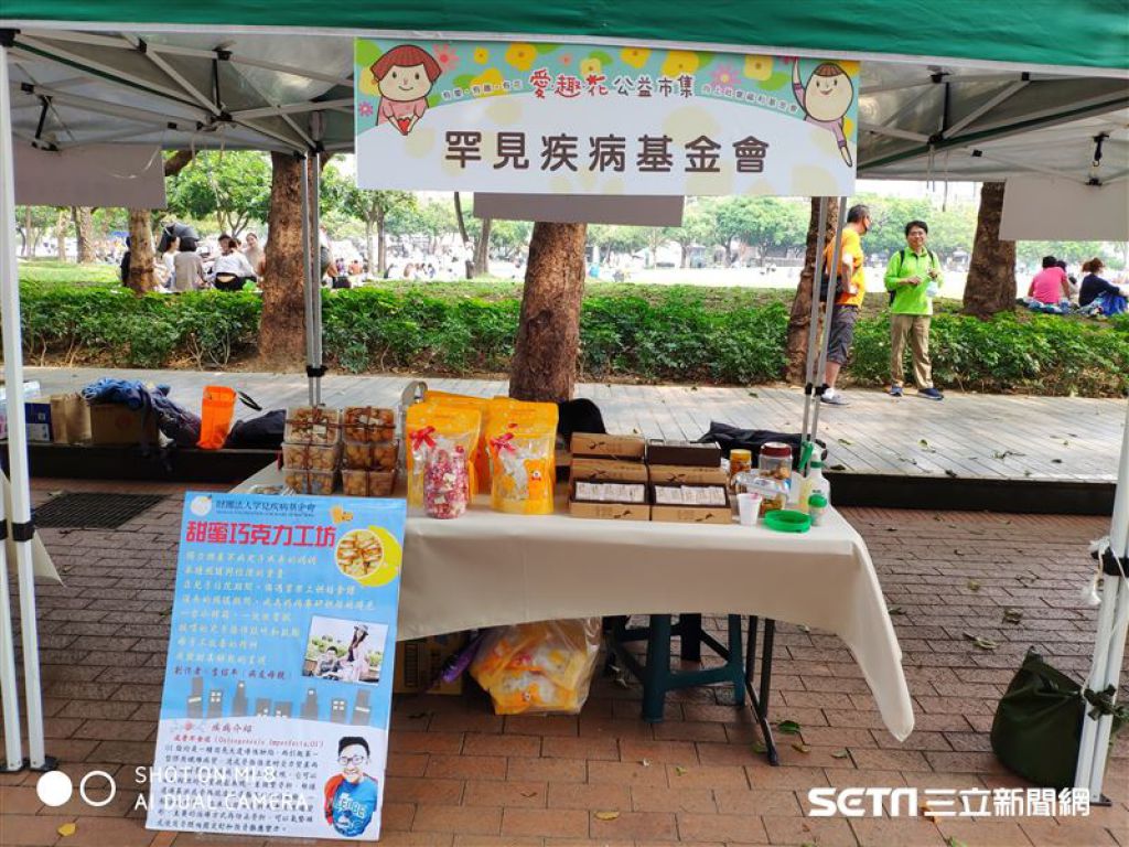 没有知名度，客人要上门当然很难，李绍平说，多亏罕病提供摆摊机会，才让她渐渐有稳定的客源。
