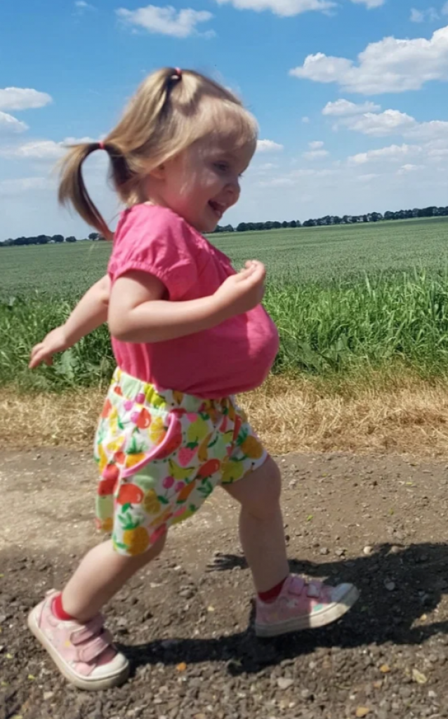 Laurel也很喜欢跑跑跳跳，十分活泼。