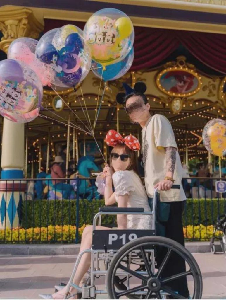 【道德爭議】少女怕攰租輪椅玩迪士尼遭批評　網上發文寫成遊園攻略：讓男朋友推著我走路