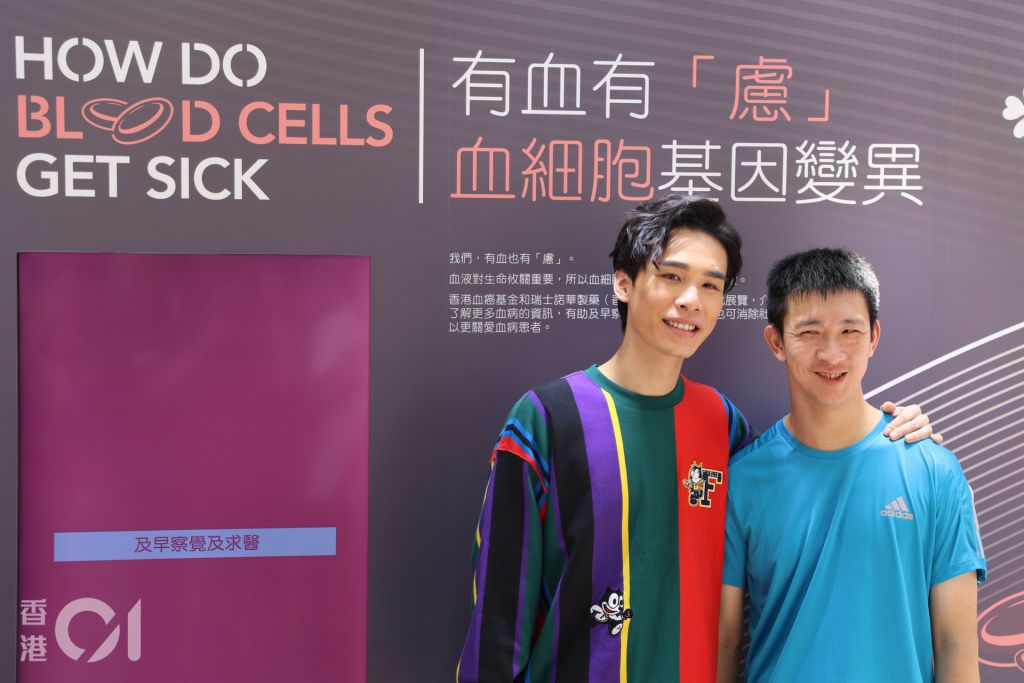 前香港残奥代表苏桦伟（右）及演员梁仲恒（左）亦有出席今日展览的开幕礼。