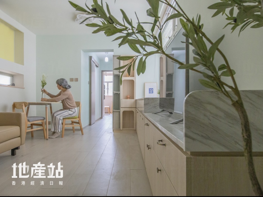 屋主是一對退休夫婦，閒時最愛打理花草樹木，享受箇中樂趣。