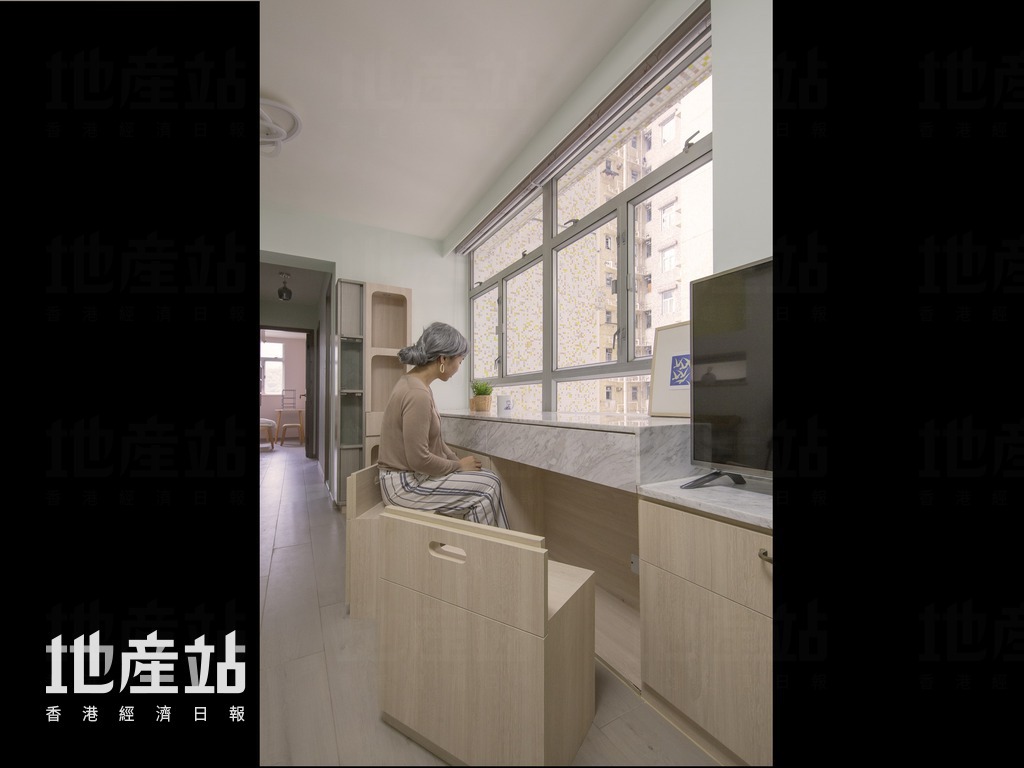 設計師為屋主夫婦度身訂造的儲物凳，主要方便打理盆栽時使用。