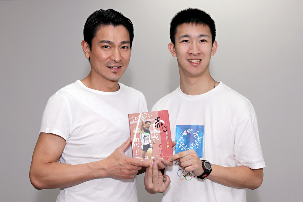 2009年蘇樺偉為新書舉行簽名會。 
