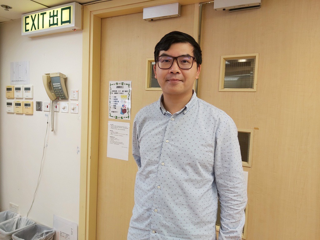 注册社工吴宇峰指，做癌症病人关顾工作是要时间与患者建立关系、信任，陪伴他一同面对。
