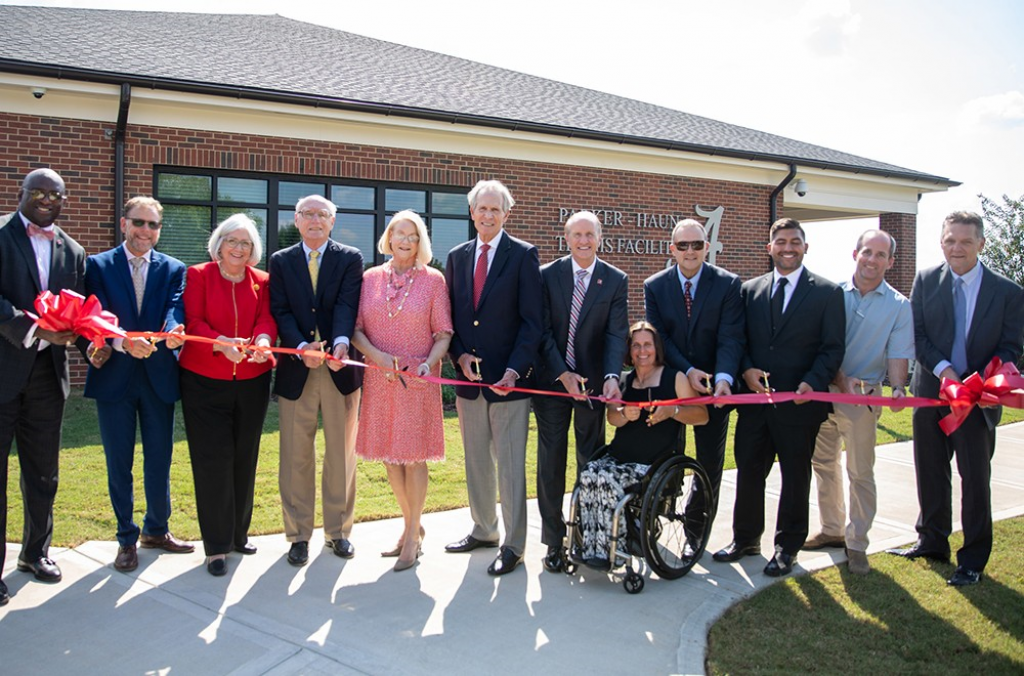 阿拉巴馬大學推出首個輪椅網球設施 University of Alabama unveils first-of-its-kind wheelchair tennis facility