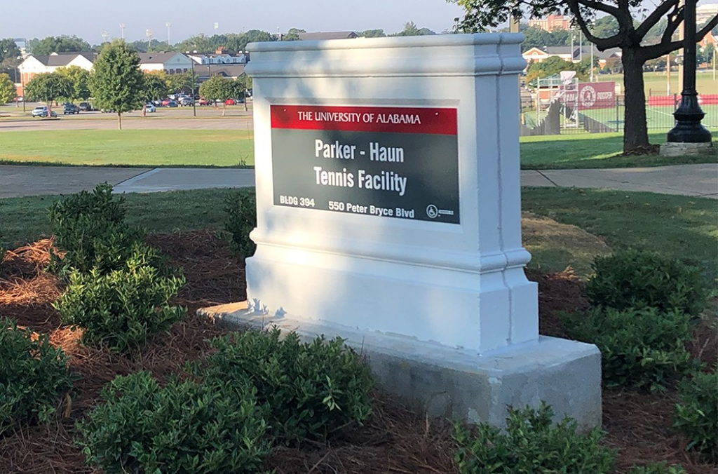 阿拉巴馬大學推出首個輪椅網球設施 University of Alabama unveils first-of-its-kind wheelchair tennis facility