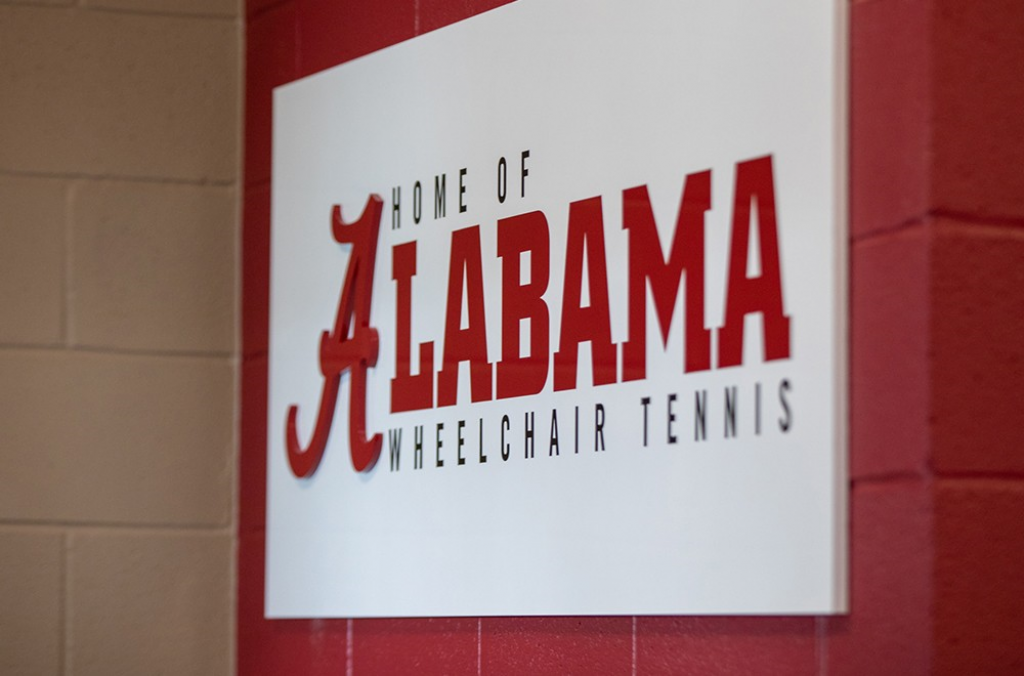 阿拉巴馬大學推出首個輪椅網球設施 University of Alabama unveils first-of-its-kind wheelchair tennis facility