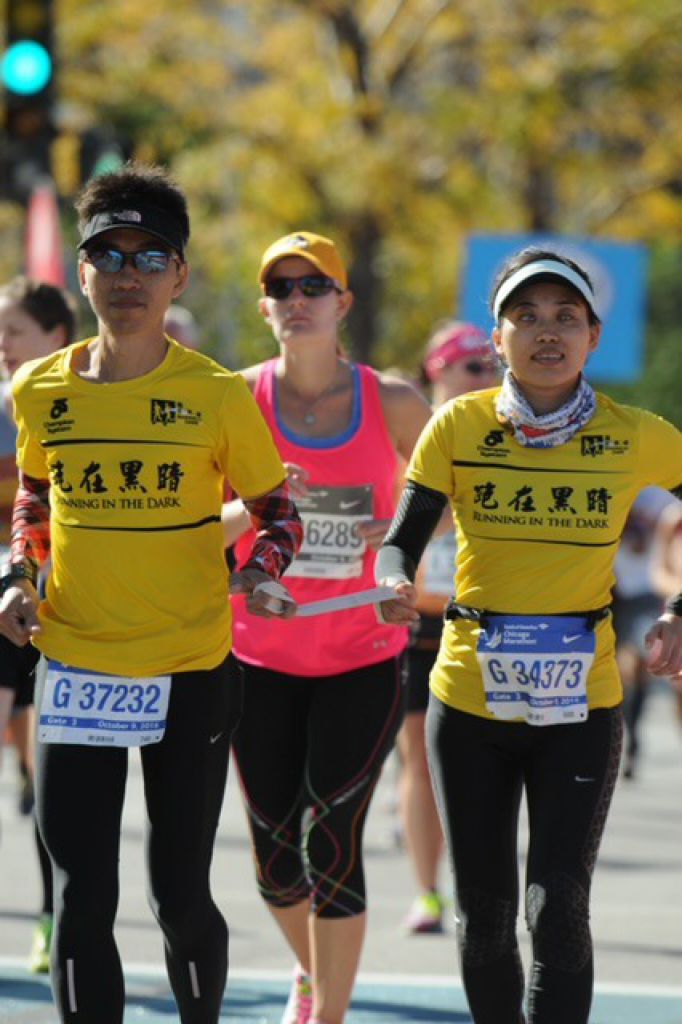 【正能量】青光眼致盲拒向命运低头　失明女长跑手战胜世界5大马拉松